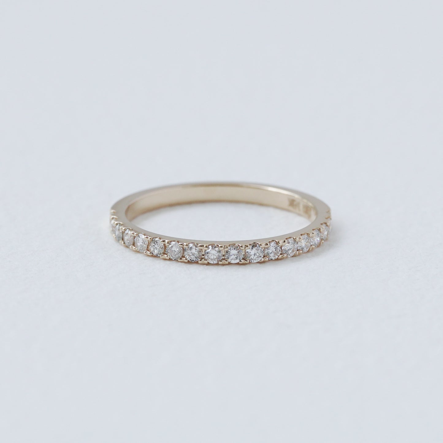 Nhẫn Half Eternity